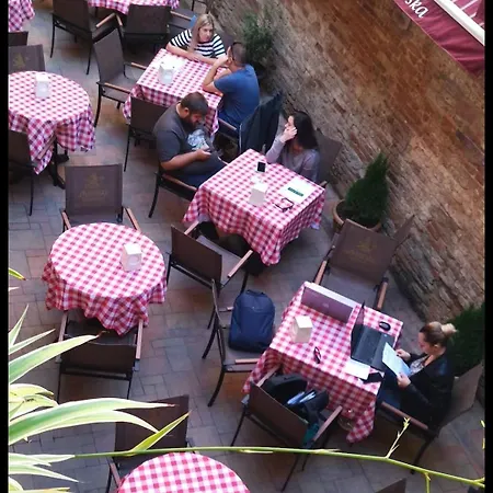 в центрі міста із затишним двориком לבוב