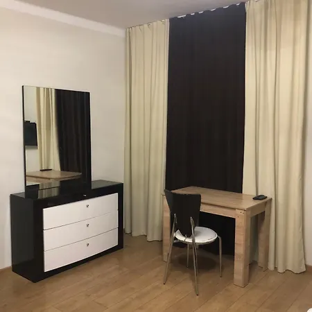 в центрі міста із затишним двориком Апартаменты