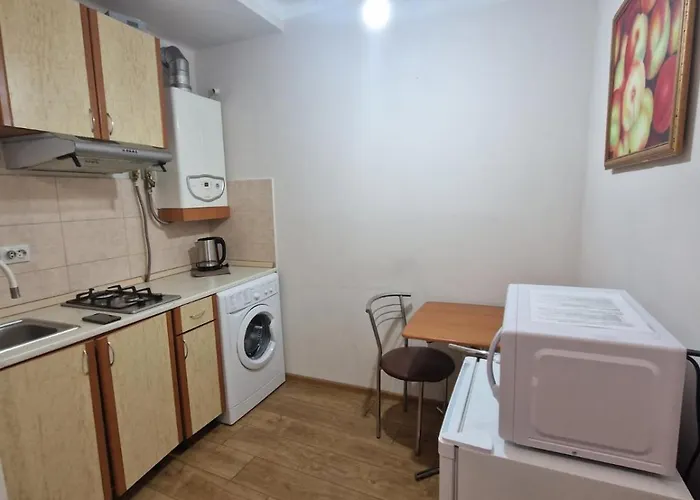 в центрі міста із затишним двориком