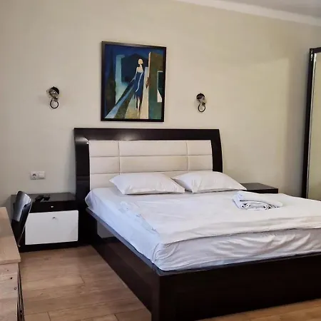 Apartman в центрі міста із затишним двориком