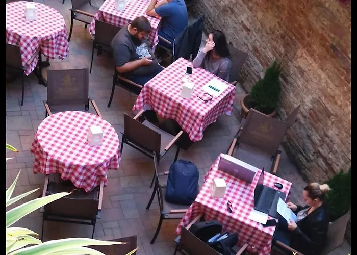 в центрі міста із затишним двориком Lviv